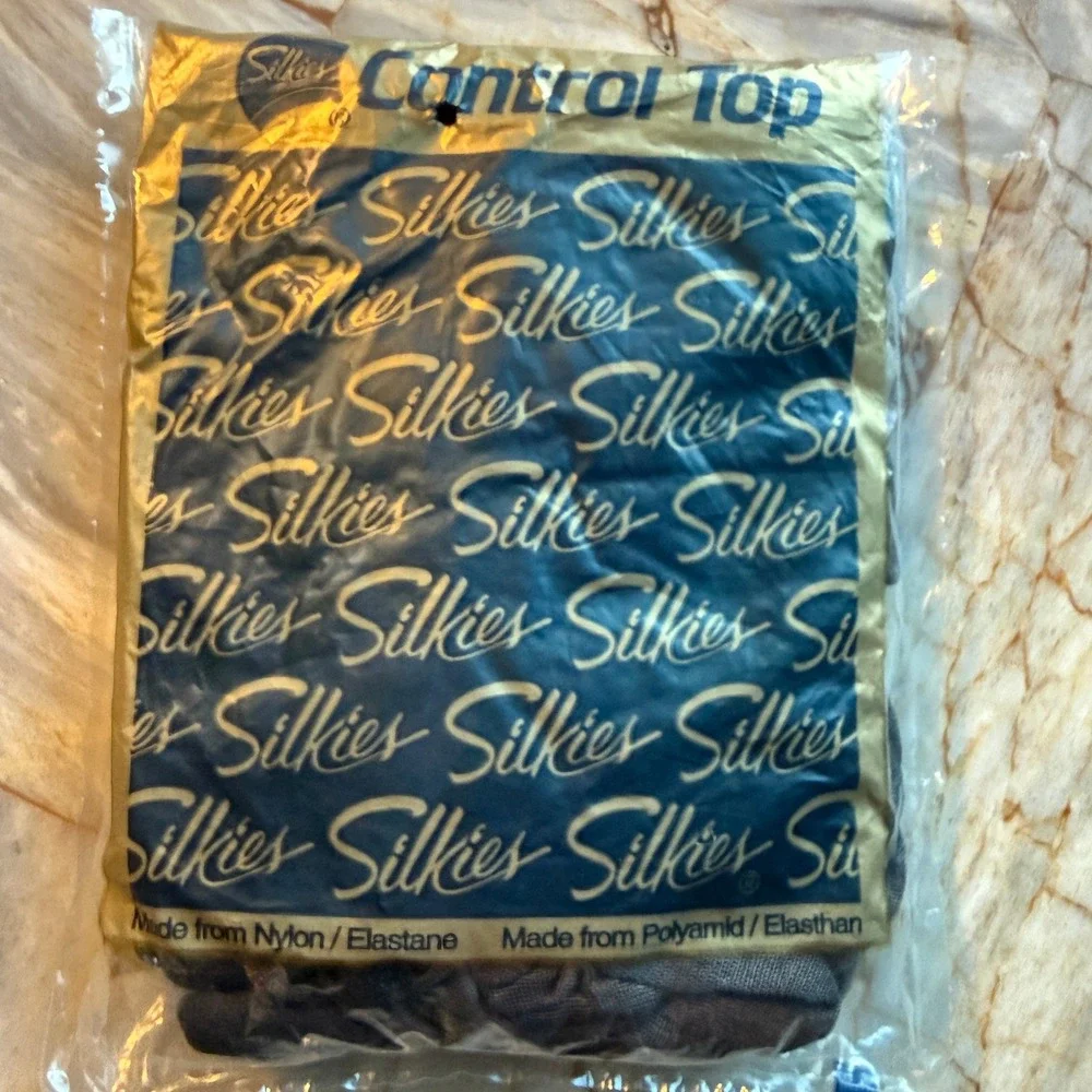 Silkies Control Top Pantyhose Large Barely Black Nylon Spandex